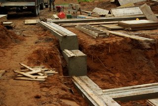 Setting up foundation forms for a new home
